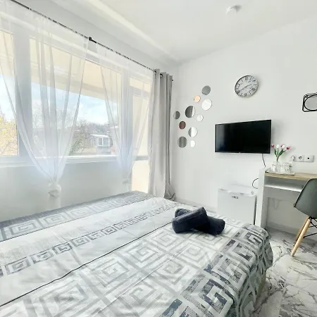 Glassroom- самостоятелна Private דירה וארנה